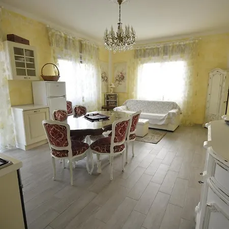 Le Bouganville * דסנזאנו דל גארדה